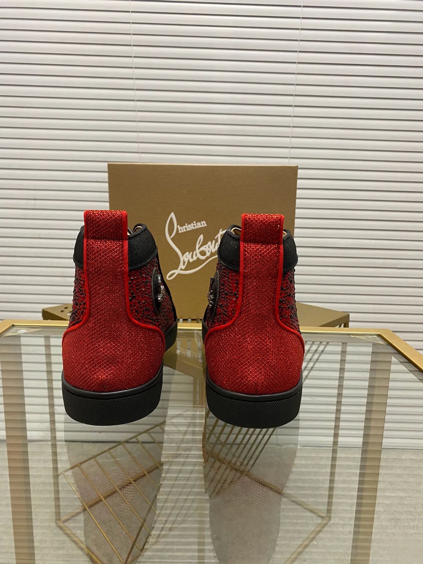 Made to order. Ex-factory price 540. Special material Christian Louboutin (CL red sole shoes) counter series, casual sneakers for couples 📢 📢 📢 Exclusive hot style release 🎈🎈💪 Movable latex feet 👻 Finished large sole car line [Proud] 😝Female 35-40# Male 38#-46, global supply😝 [Top version]: Original imported genuine leather upper, top original leather lining, original molded TPU outsole, original 1:1 detail processing, original shoe last,